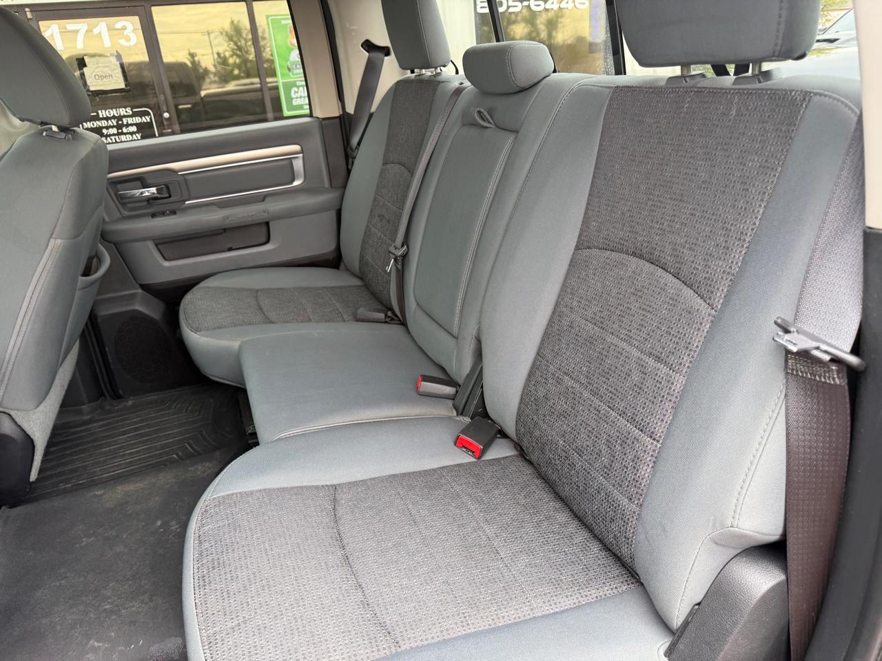 RAM 1500 4WD Crew Cab 140.5" Big Horn 2014