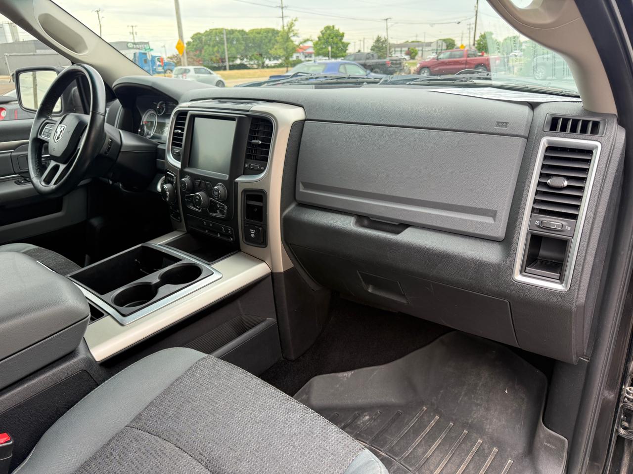 RAM 1500 4WD Crew Cab 140.5" Big Horn 2014