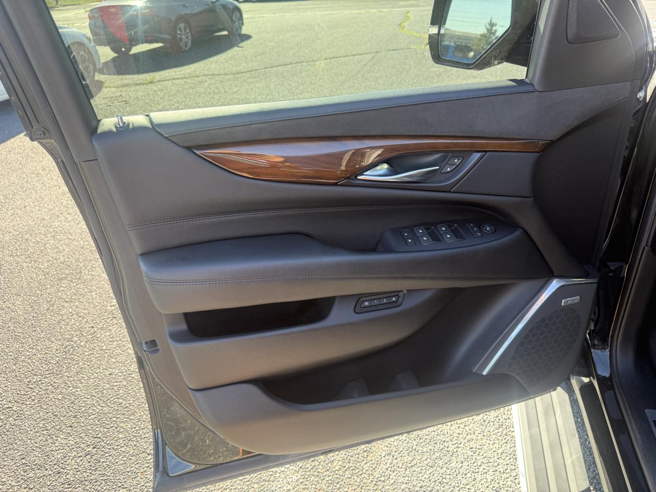 Cadillac Escalade ESV 4WD 4dr Premium Luxury 2017