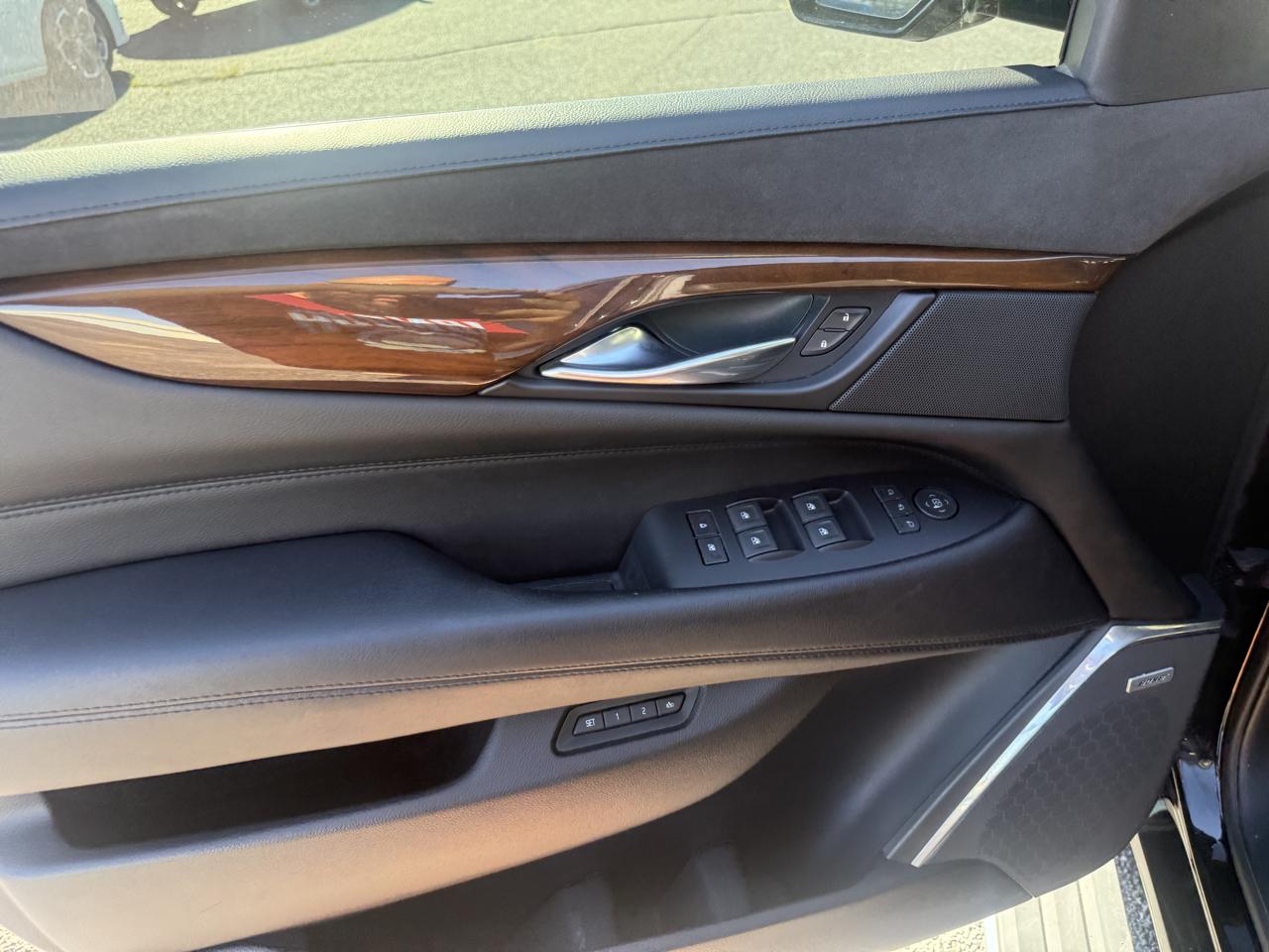 Cadillac Escalade ESV 4WD 4dr Premium Luxury 2017