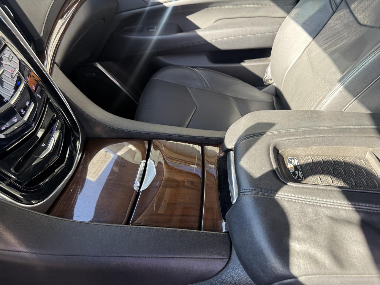 Cadillac Escalade ESV 4WD 4dr Premium Luxury 2017