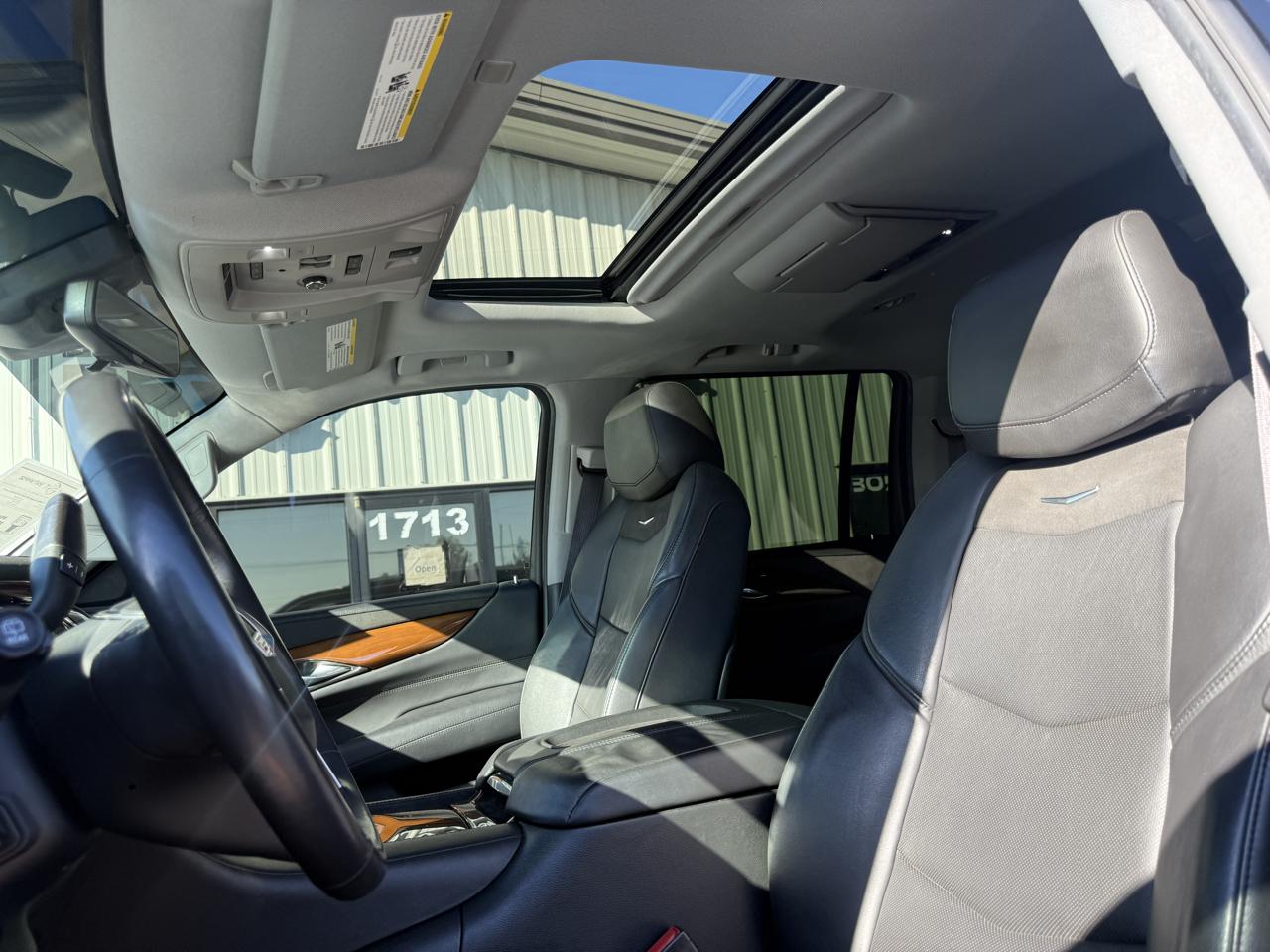 Cadillac Escalade ESV 4WD 4dr Premium Luxury 2017