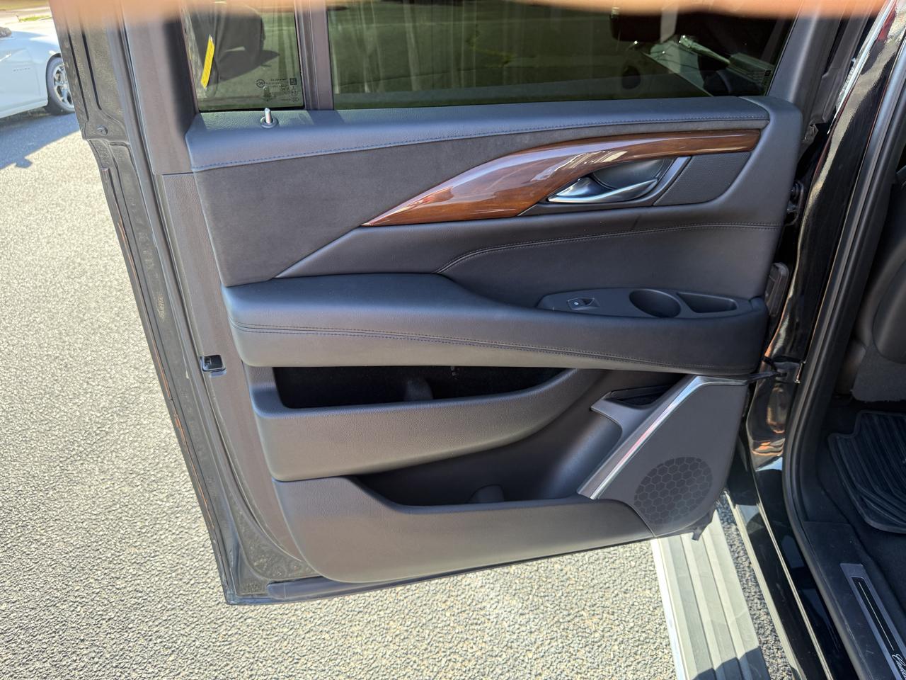 Cadillac Escalade ESV 4WD 4dr Premium Luxury 2017