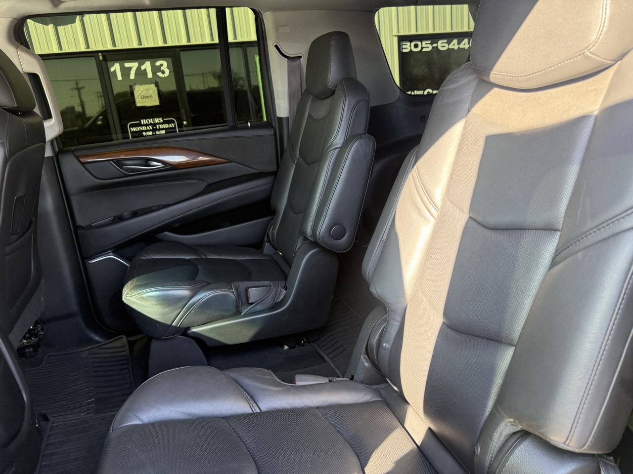Cadillac Escalade ESV 4WD 4dr Premium Luxury 2017