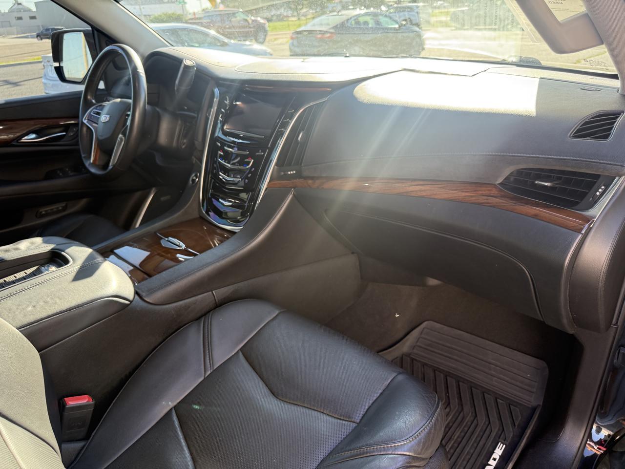 Cadillac Escalade ESV 4WD 4dr Premium Luxury 2017