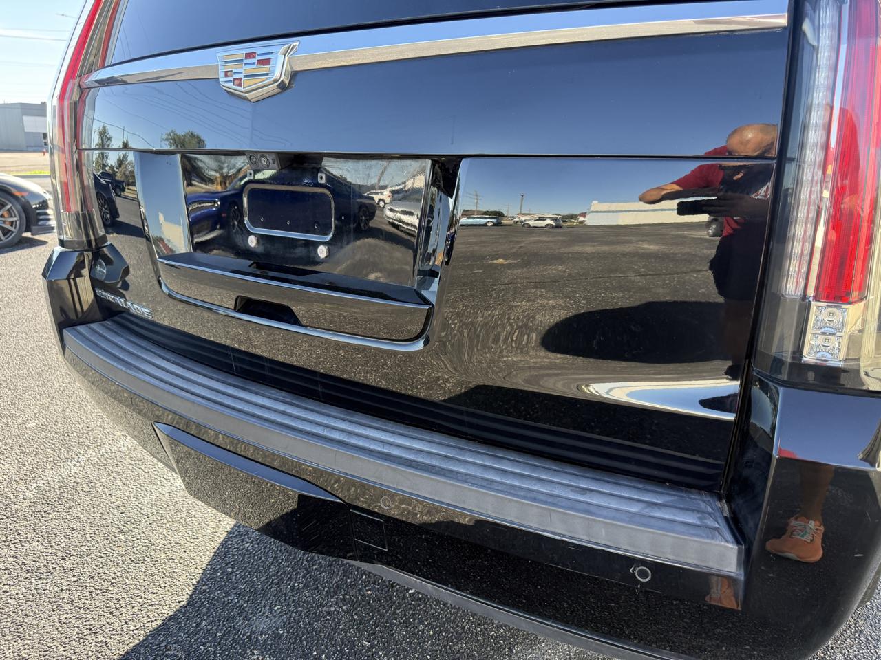 Cadillac Escalade ESV 4WD 4dr Premium Luxury 2017