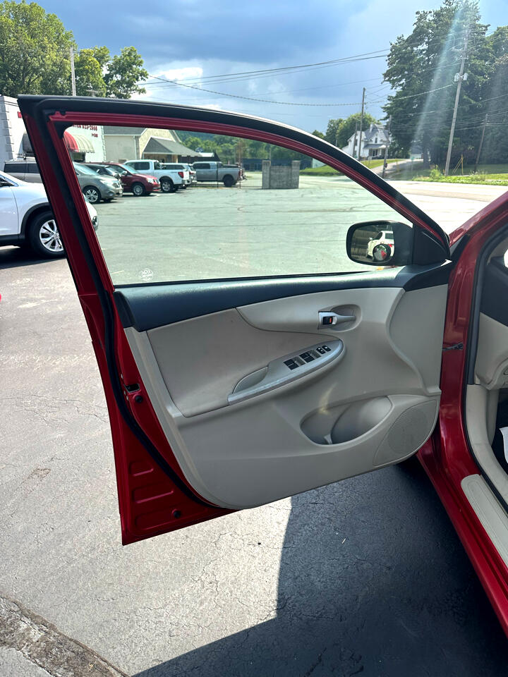 Toyota Corolla 4dr Sdn Auto (Natl) 2013 Toyota Corolla 4dr Sdn Auto (Natl) 2013