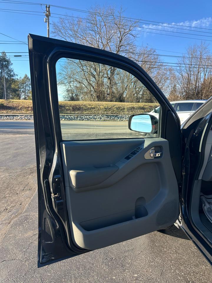 Nissan Frontier S Crew Cab 5AT 2WD 2014