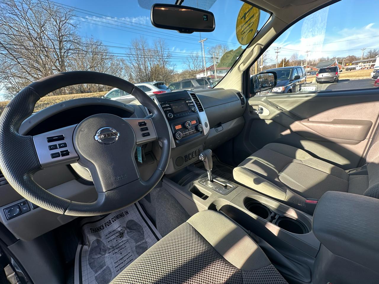 Nissan Frontier S Crew Cab 5AT 2WD 2014