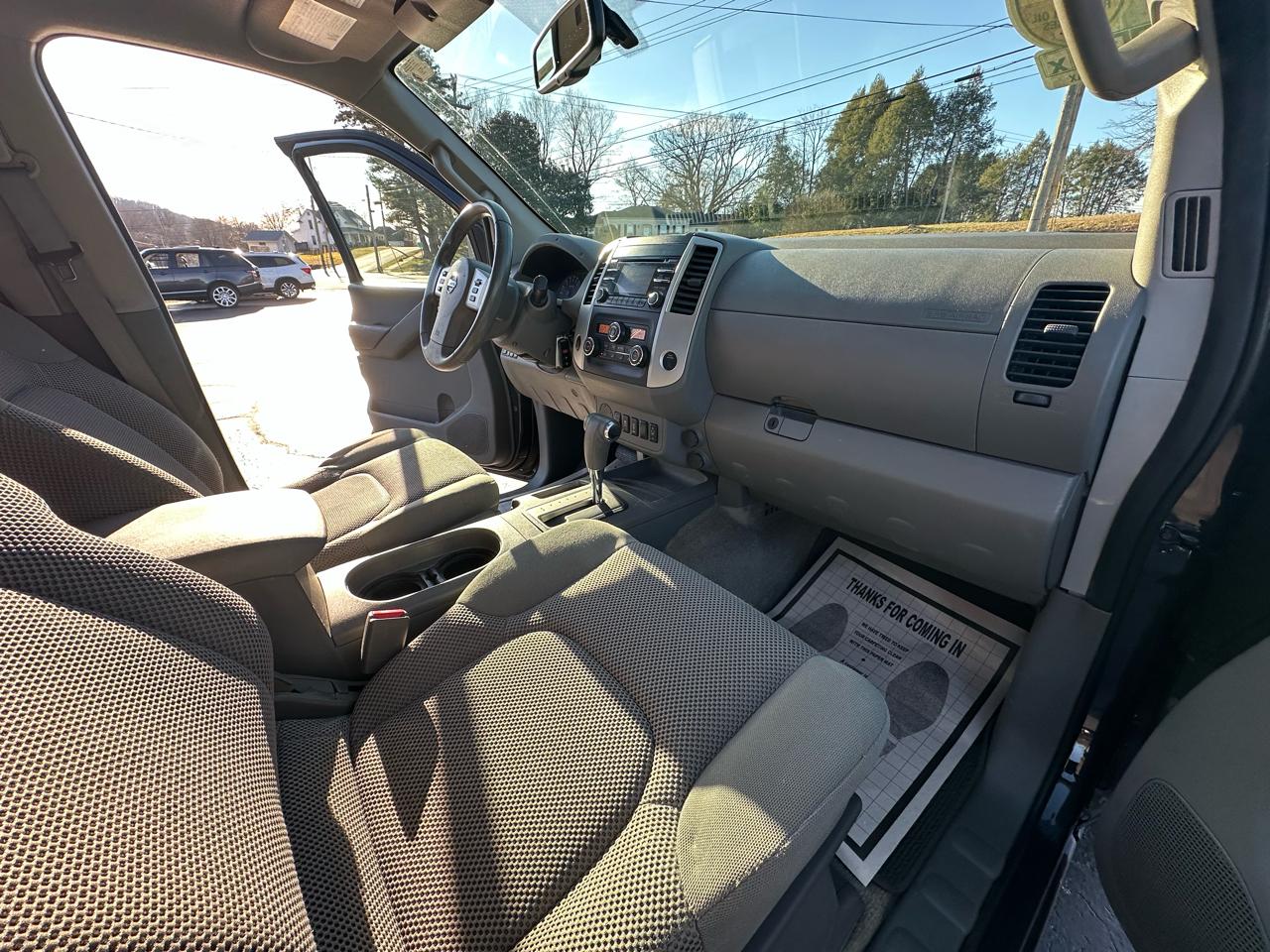 Nissan Frontier S Crew Cab 5AT 2WD 2014