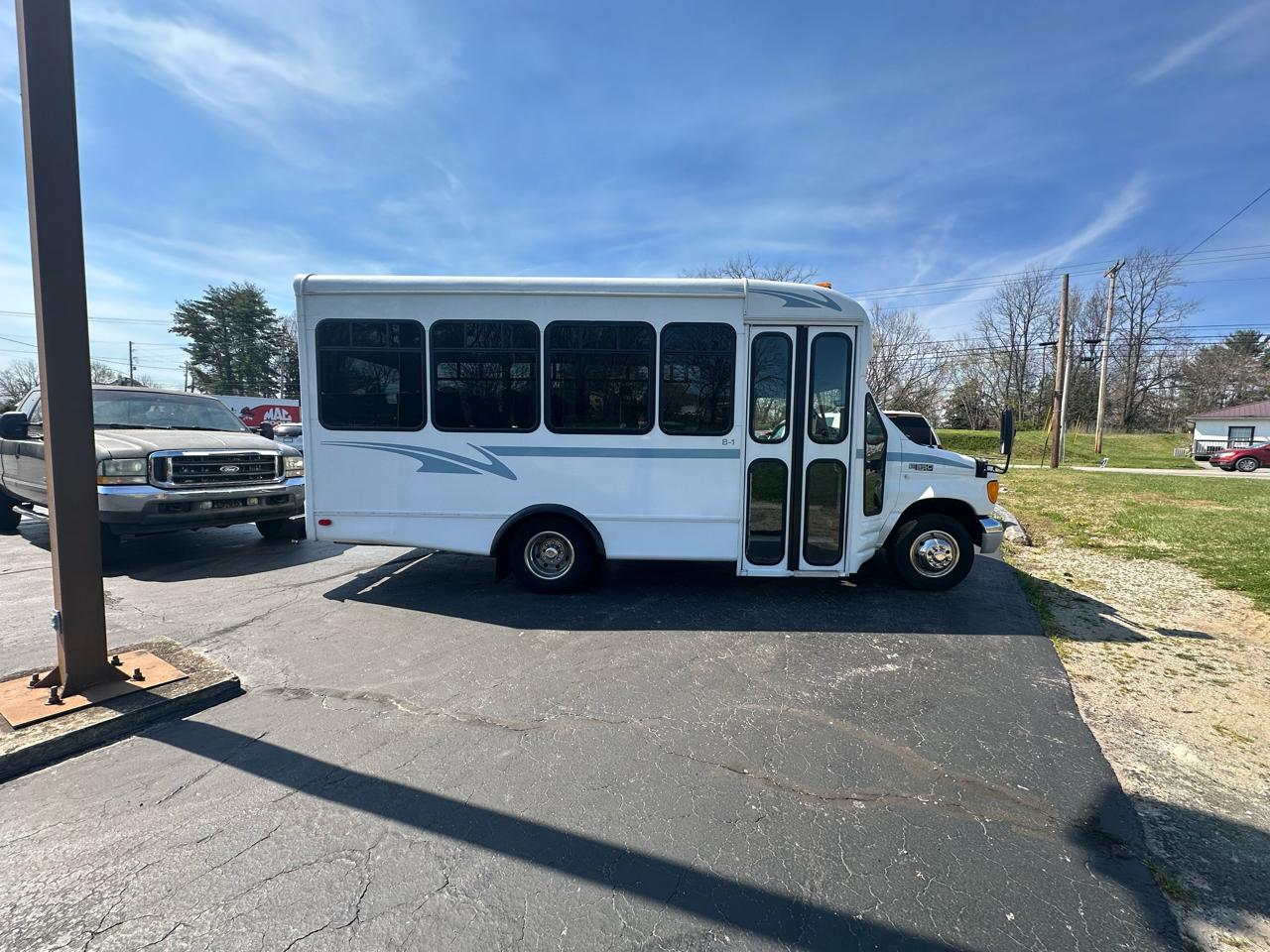 Ford Econoline E-350 Super Duty 2003