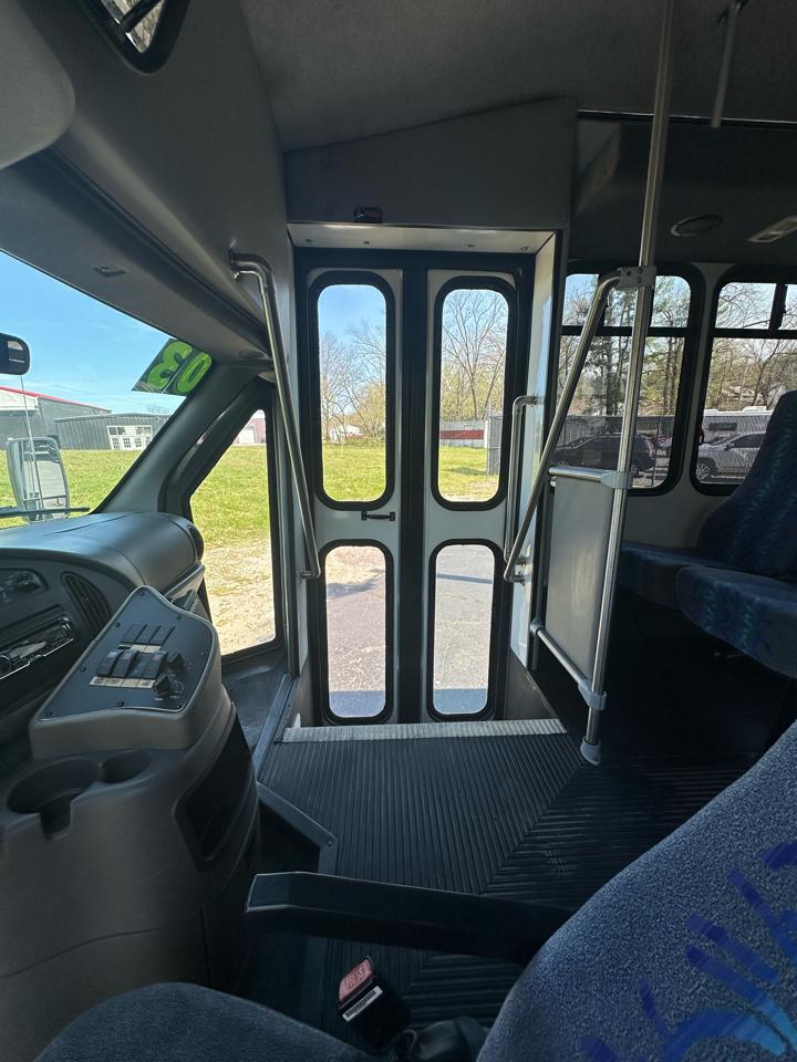 Ford Econoline E-350 Super Duty 2003