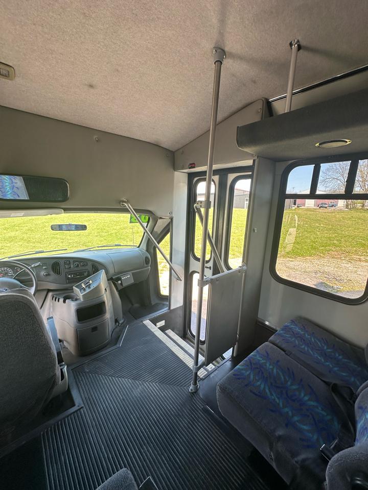 Ford Econoline E-350 Super Duty 2003