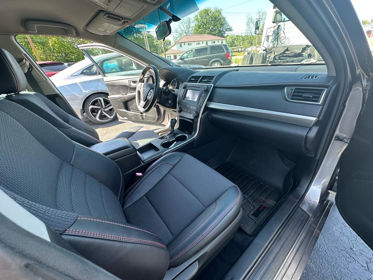 Toyota Camry SE 2017