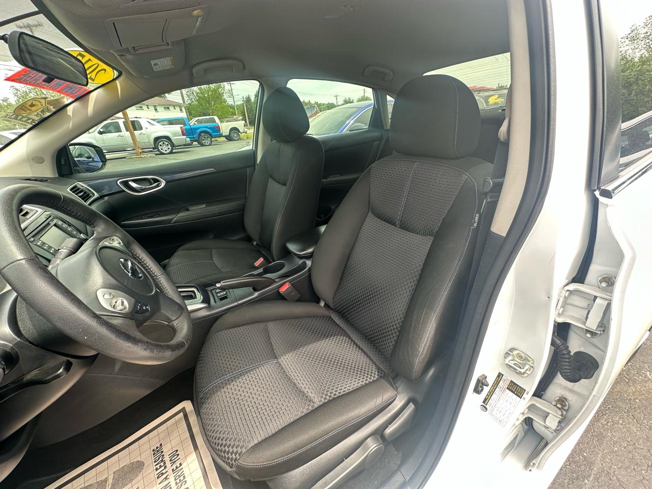 Nissan Sentra S 6MT 2017