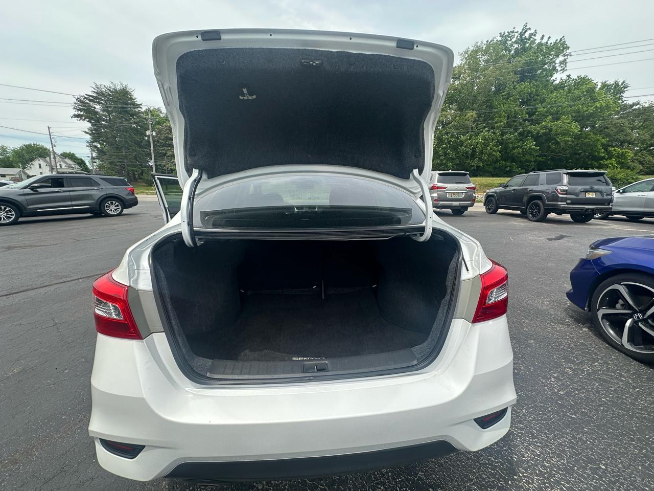 Nissan Sentra S 6MT 2017