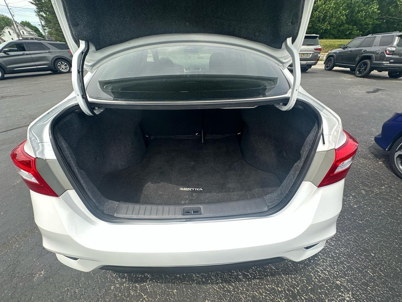 Nissan Sentra S 6MT 2017