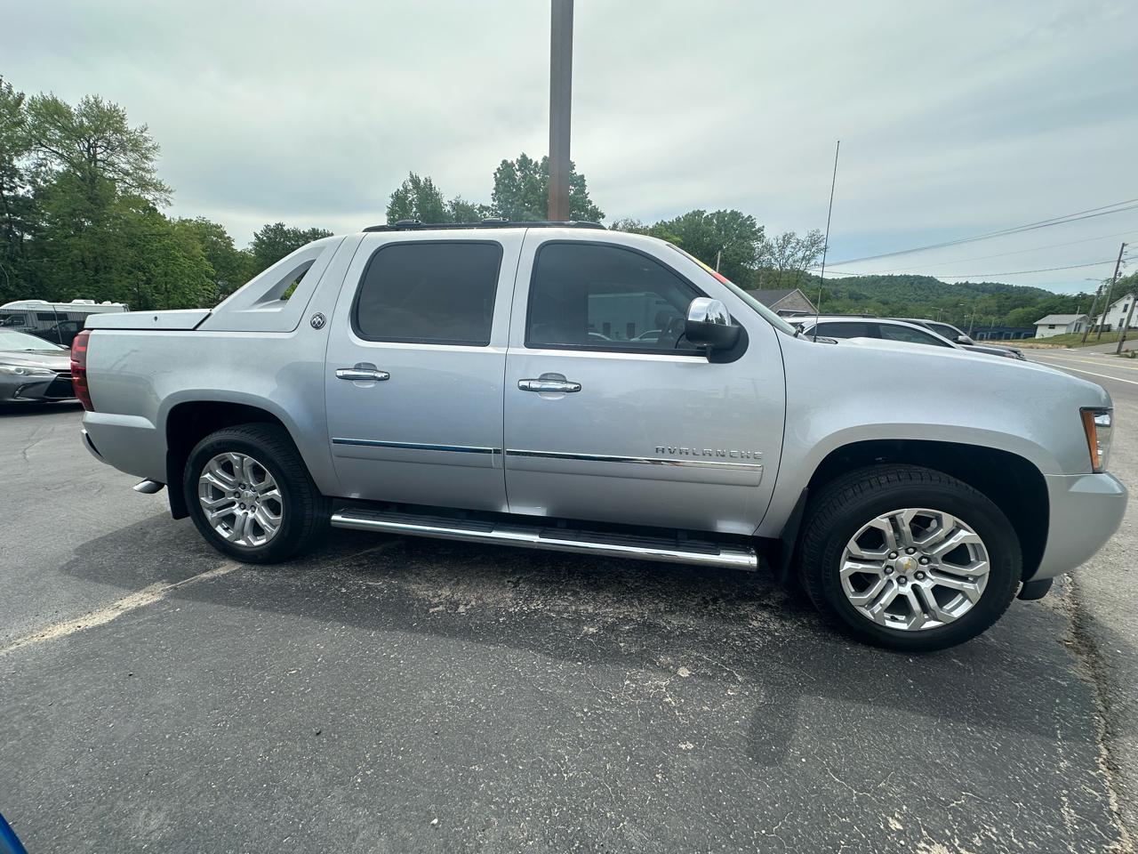 Chevrolet Avalanche LTZ 4WD 2013