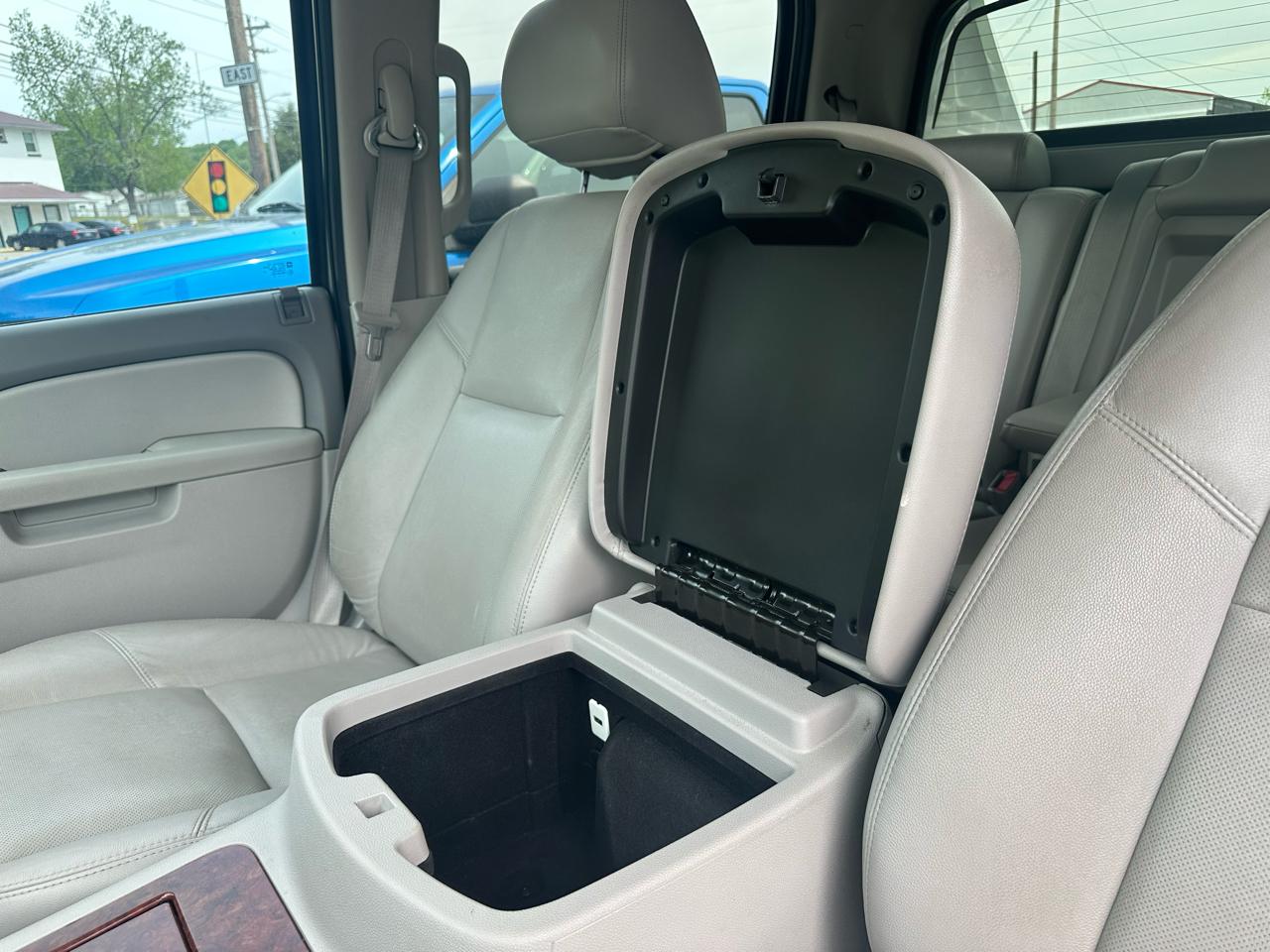 Chevrolet Avalanche LTZ 4WD 2013