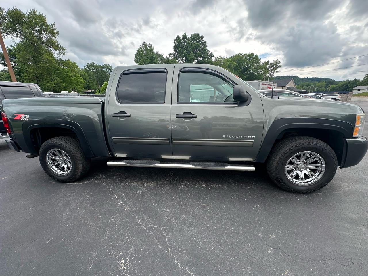 Chevrolet Silverado 1500 LT Crew Cab 4WD 2011