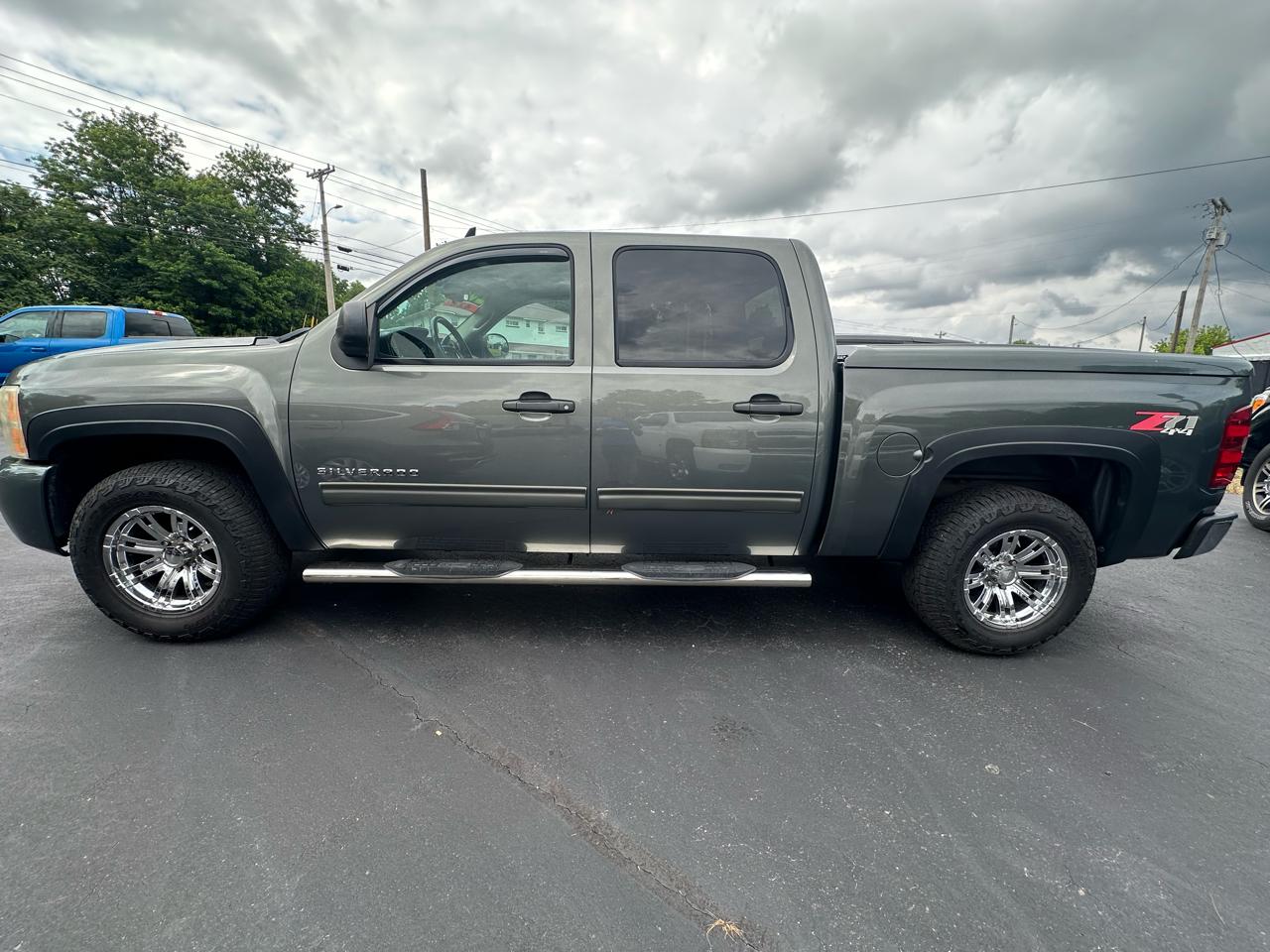Chevrolet Silverado 1500 LT Crew Cab 4WD 2011