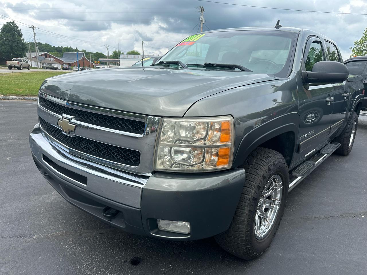Chevrolet Silverado 1500 LT Crew Cab 4WD 2011