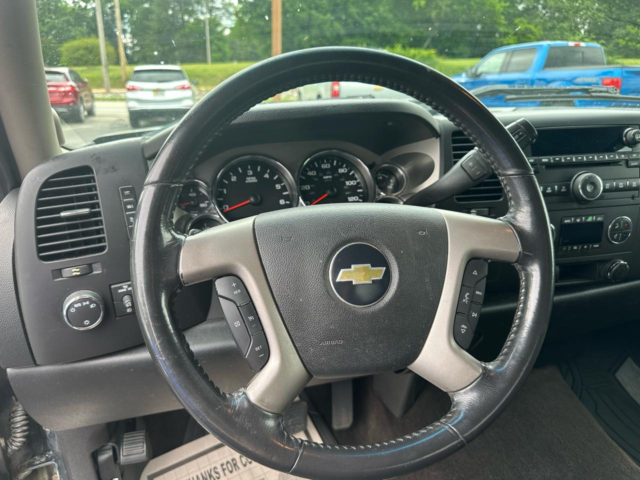 Chevrolet Silverado 1500 LT Crew Cab 4WD 2011