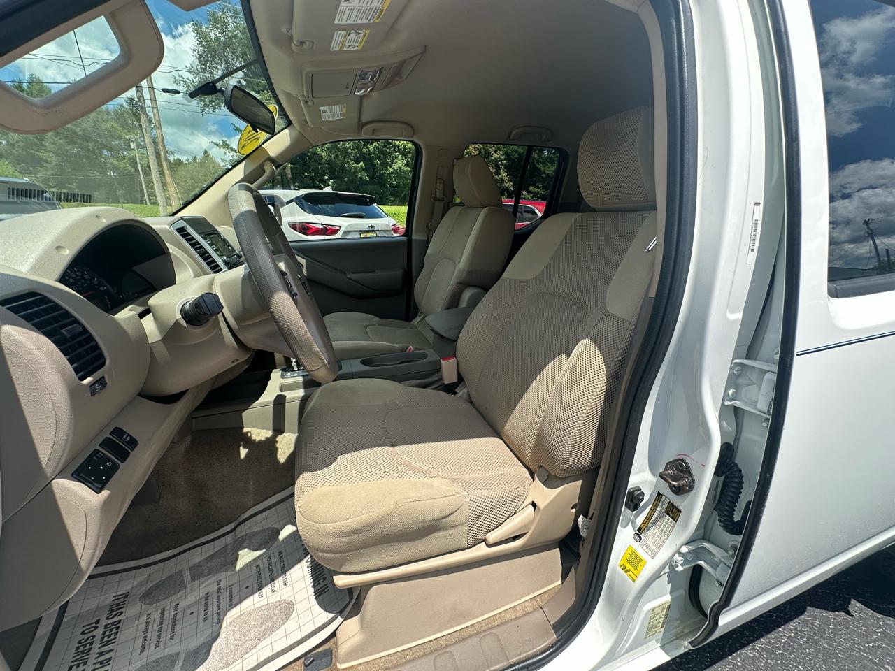 Nissan Frontier S Crew Cab 5AT 2WD 2014