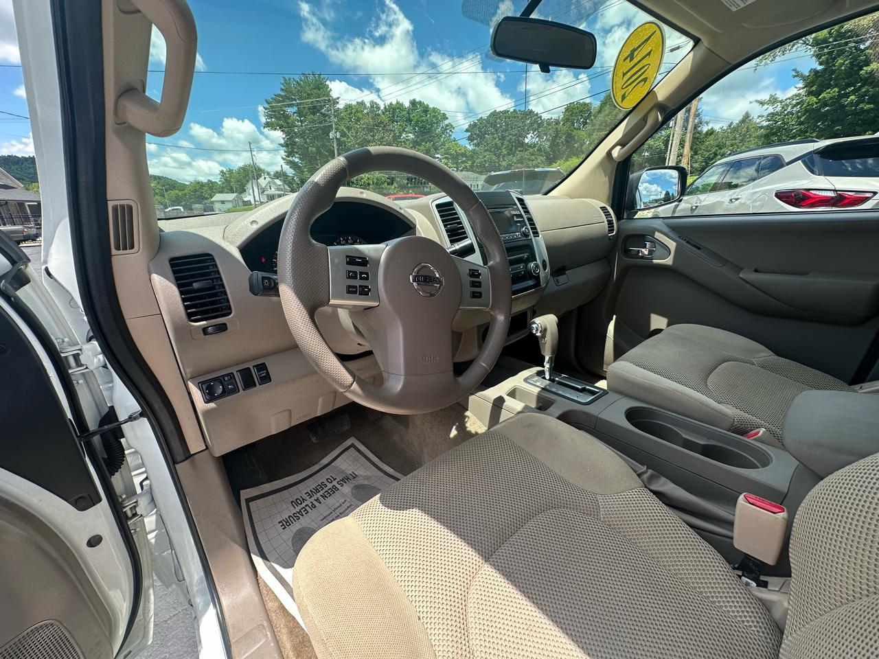 Nissan Frontier S Crew Cab 5AT 2WD 2014