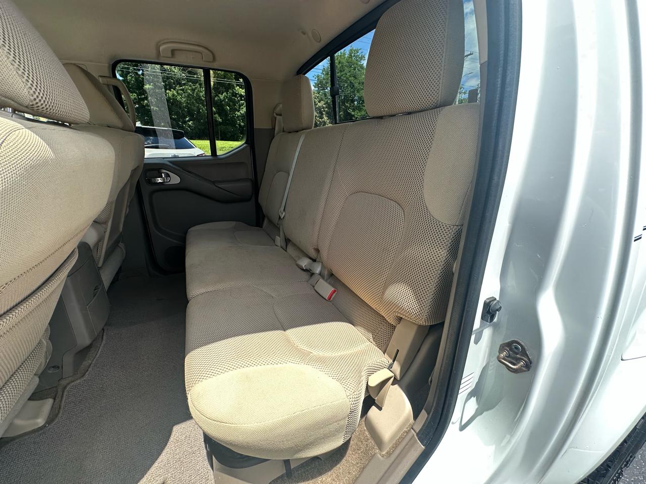 Nissan Frontier S Crew Cab 5AT 2WD 2014