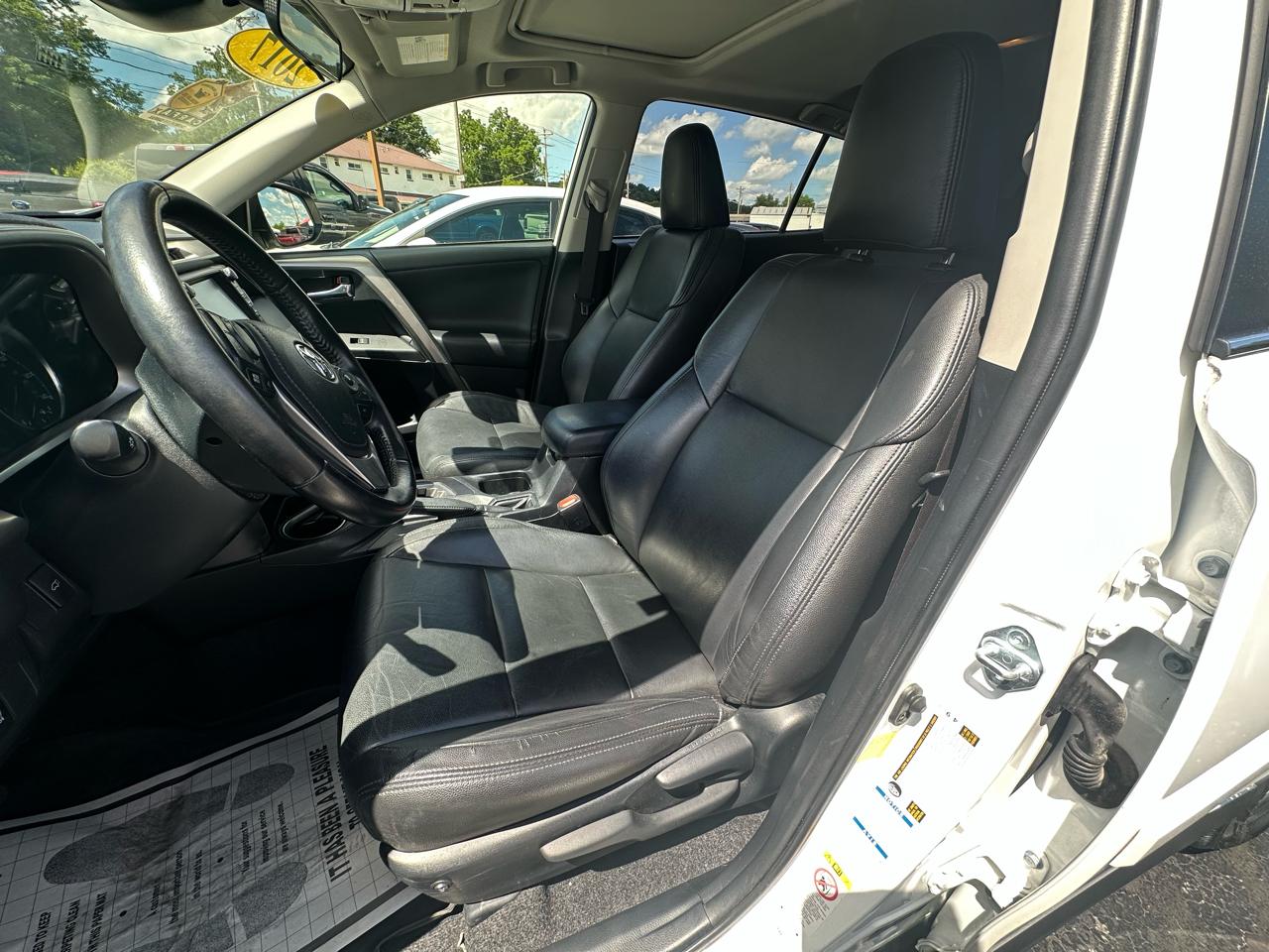 Toyota RAV4 Hybrid XLE 2017