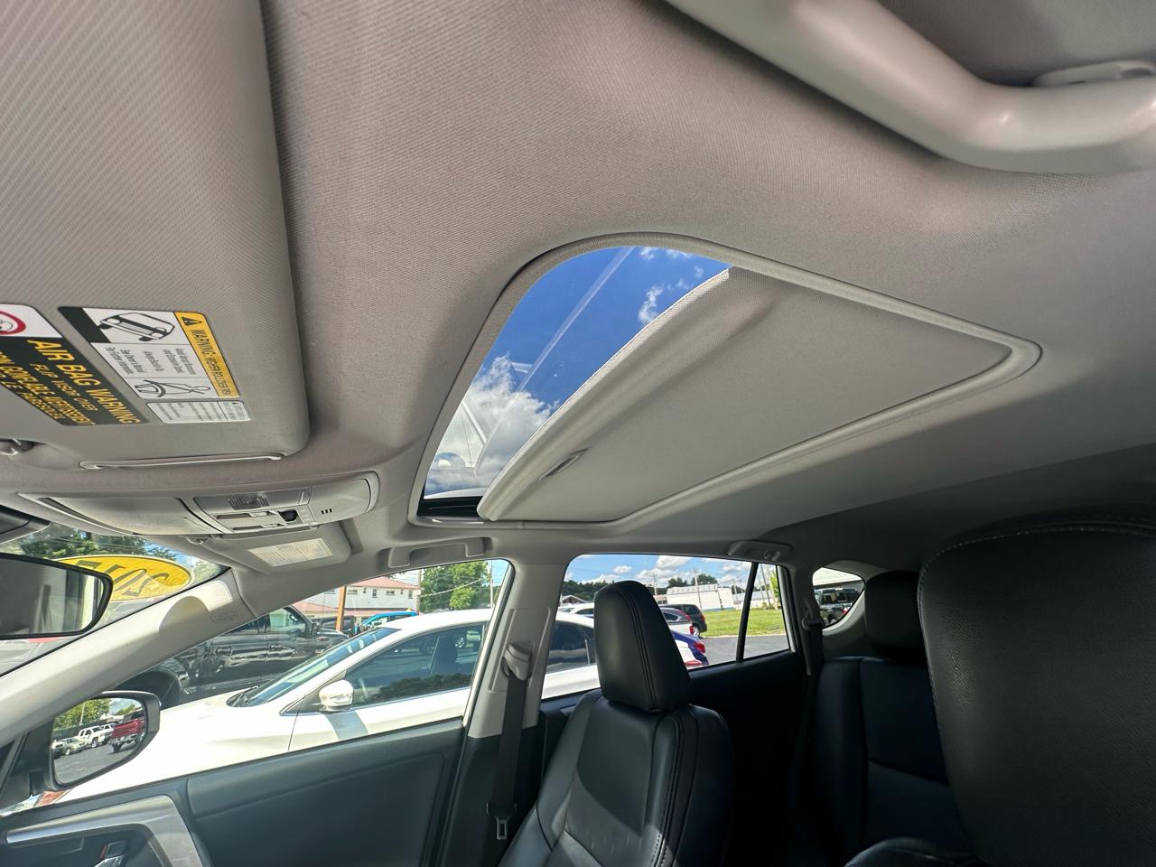 Toyota RAV4 Hybrid XLE 2017