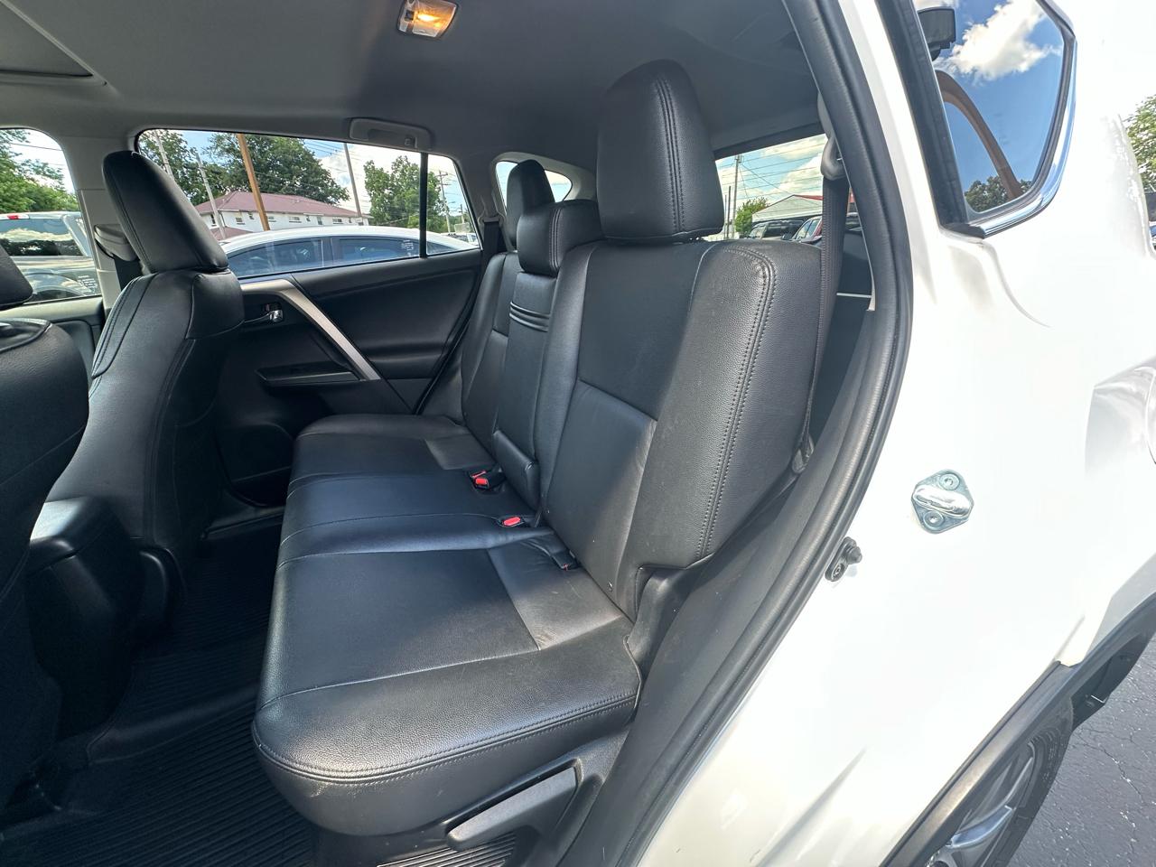 Toyota RAV4 Hybrid XLE 2017