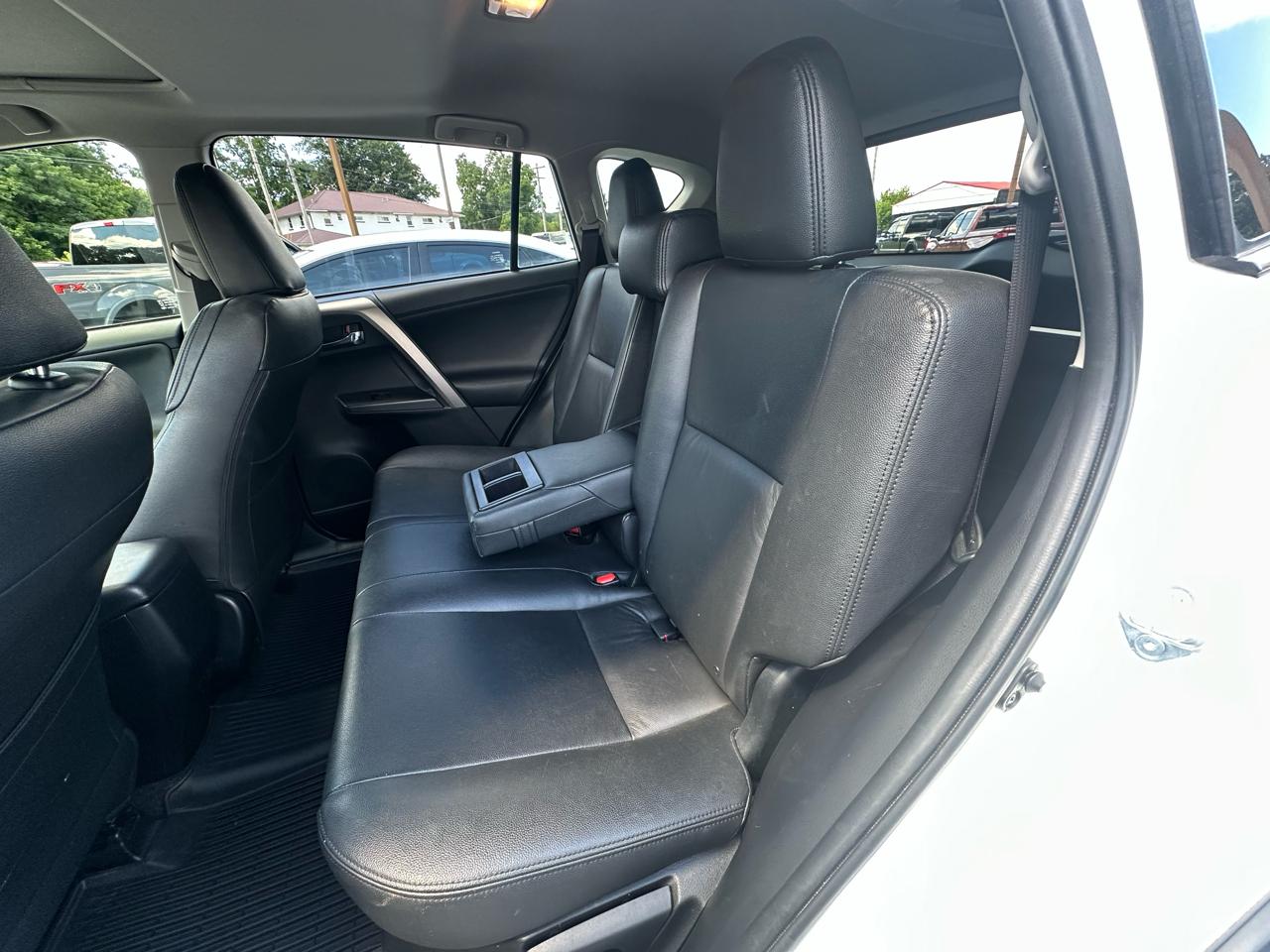 Toyota RAV4 Hybrid XLE 2017