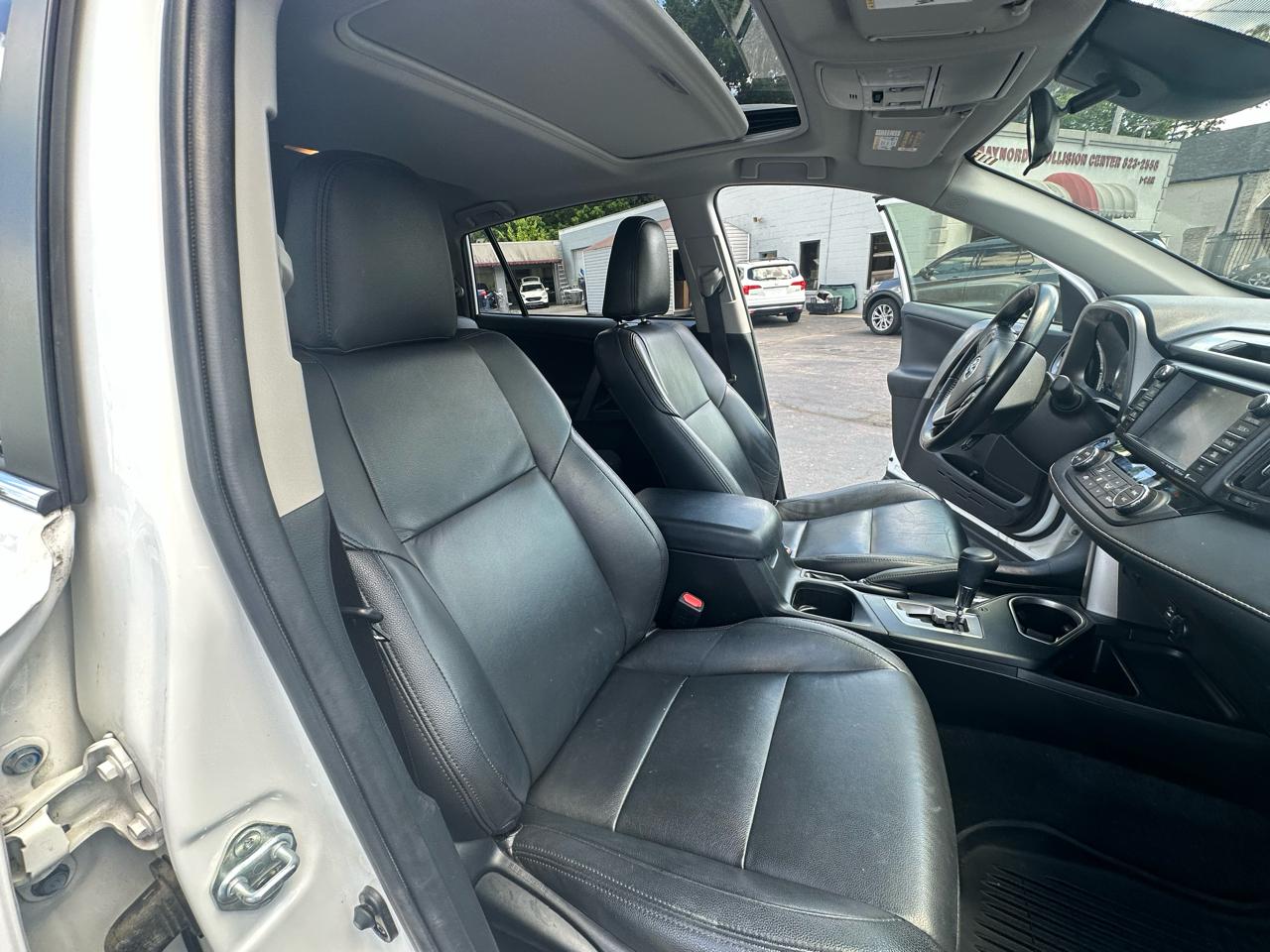 Toyota RAV4 Hybrid XLE 2017