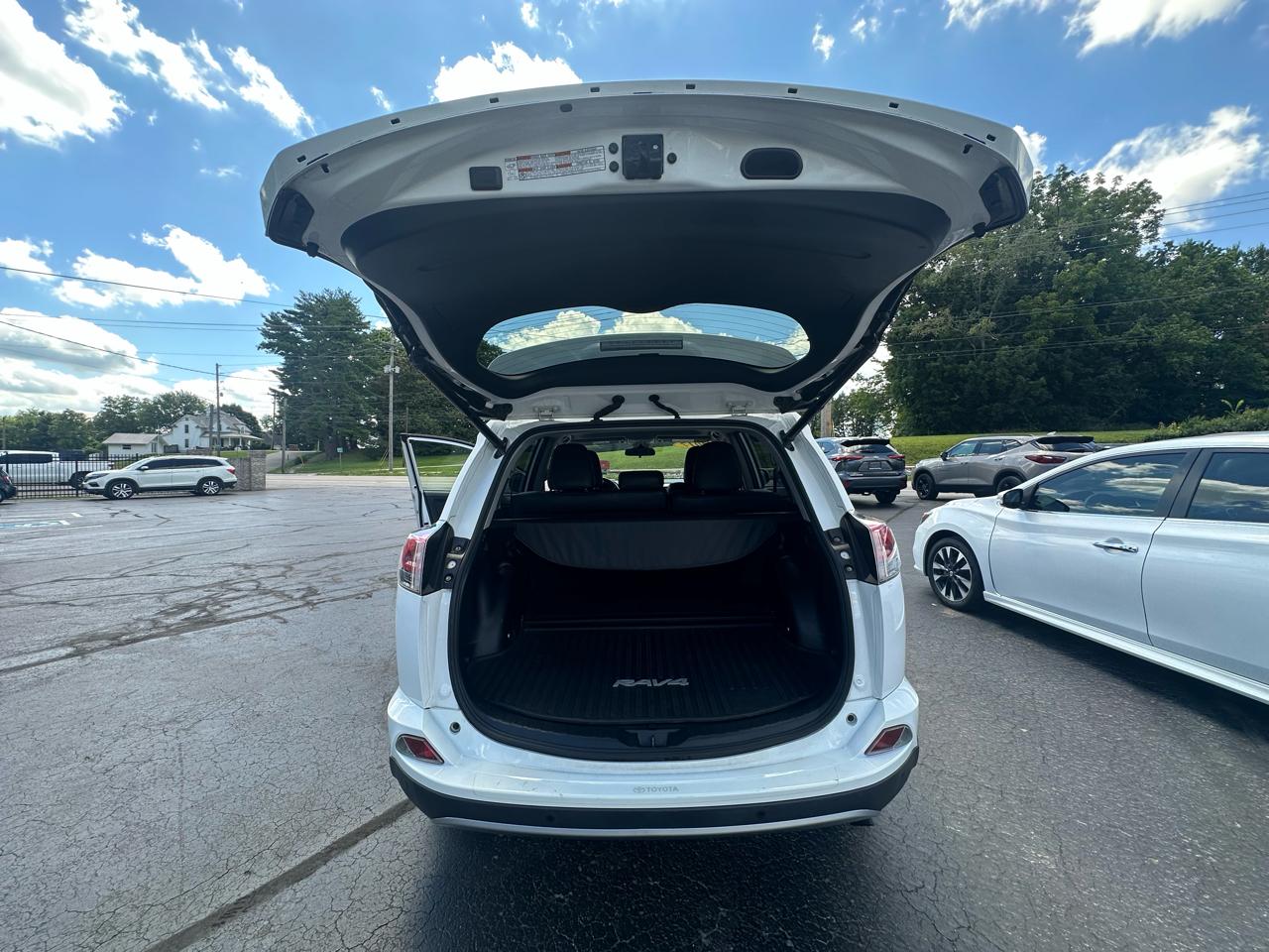 Toyota RAV4 Hybrid XLE 2017