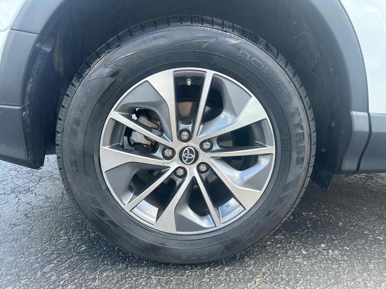 Toyota RAV4 Hybrid XLE 2017