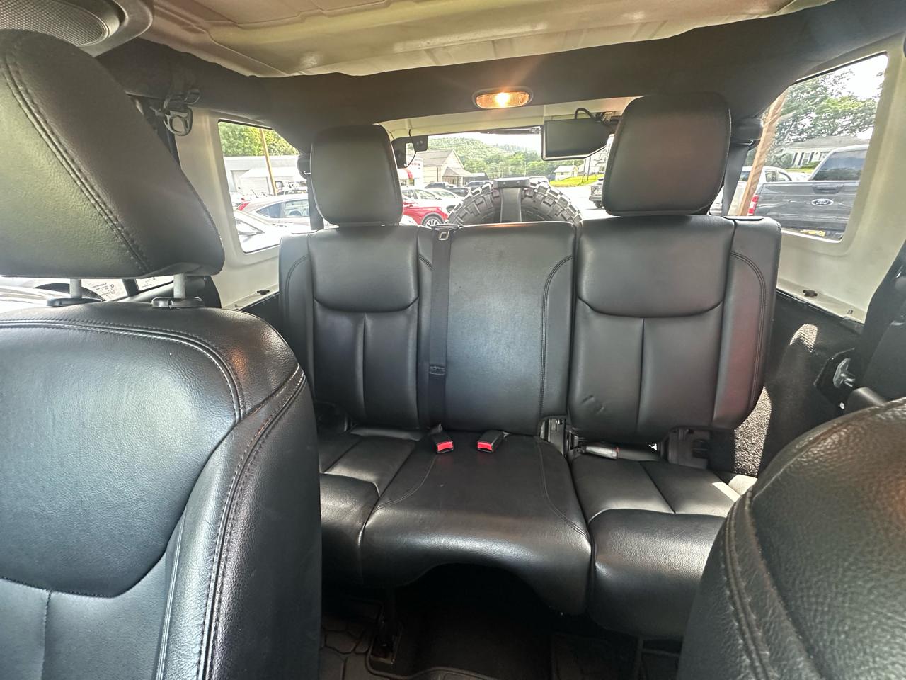 Jeep Wrangler Unlimited Sahara 4WD 2014