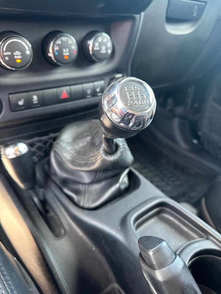 Jeep Wrangler Unlimited Sahara 4WD 2014
