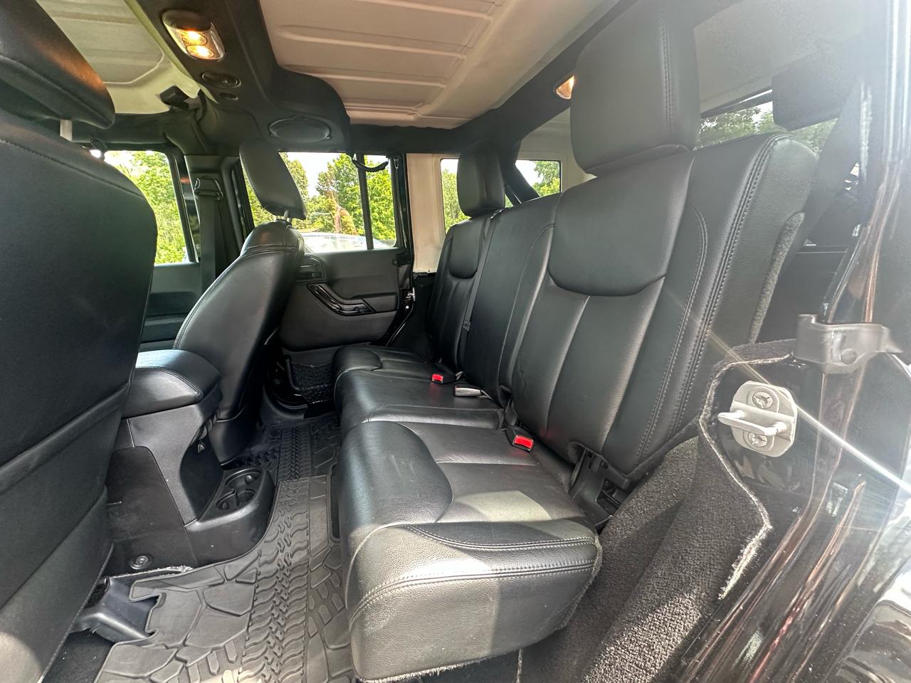 Jeep Wrangler Unlimited Sahara 4WD 2014