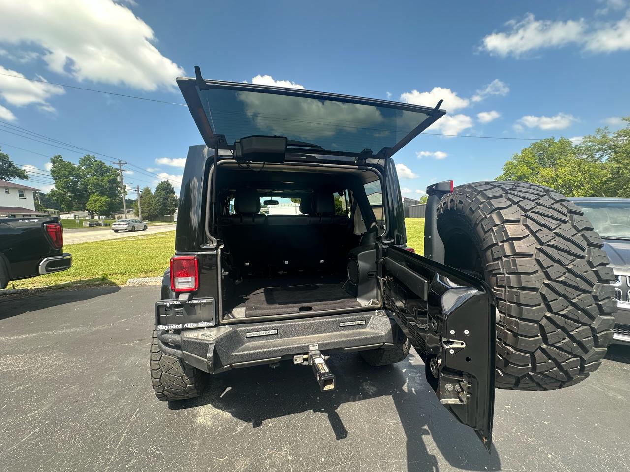 Jeep Wrangler Unlimited Sahara 4WD 2014