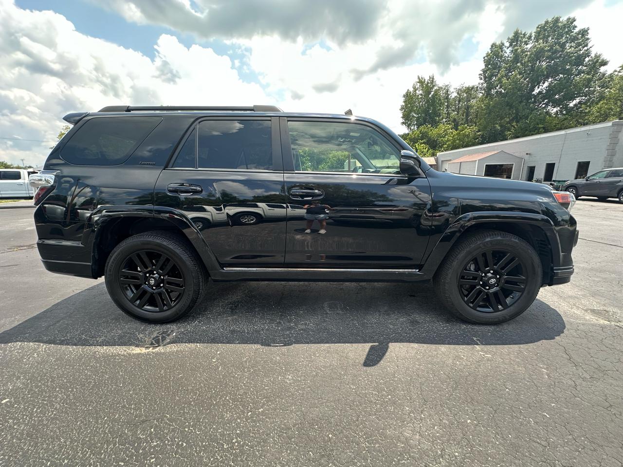 Toyota 4Runner Nightshade 4WD 2021
