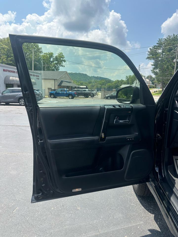 Toyota 4Runner Nightshade 4WD 2021