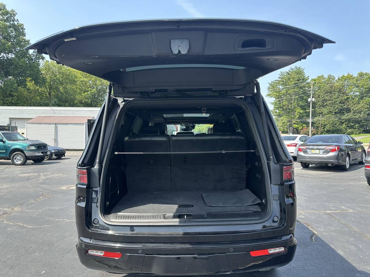 Jeep Wagoneer Series II 4WD 2023