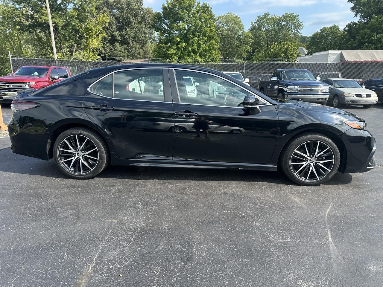 Toyota Camry SE 2022