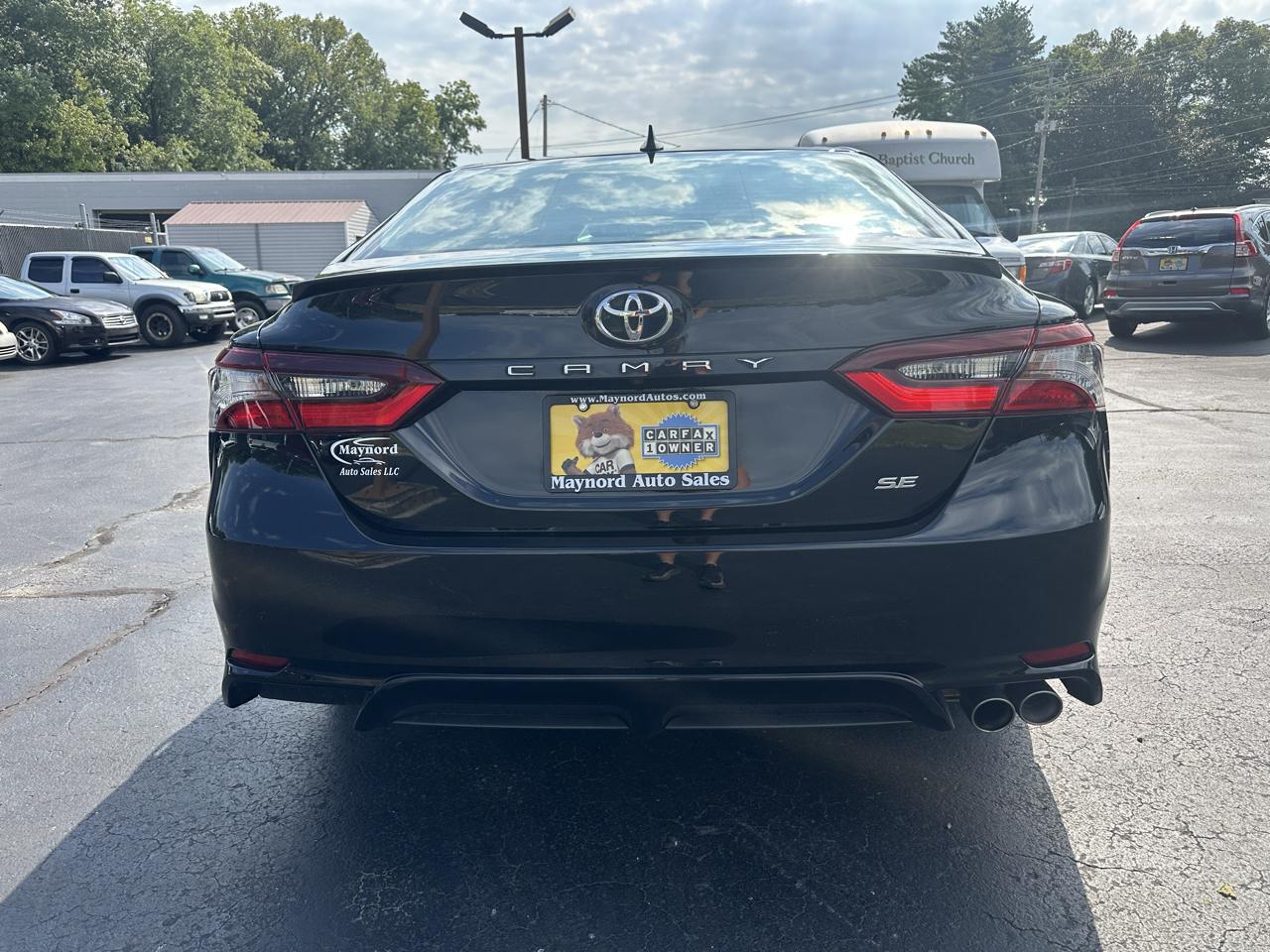 Toyota Camry SE 2022