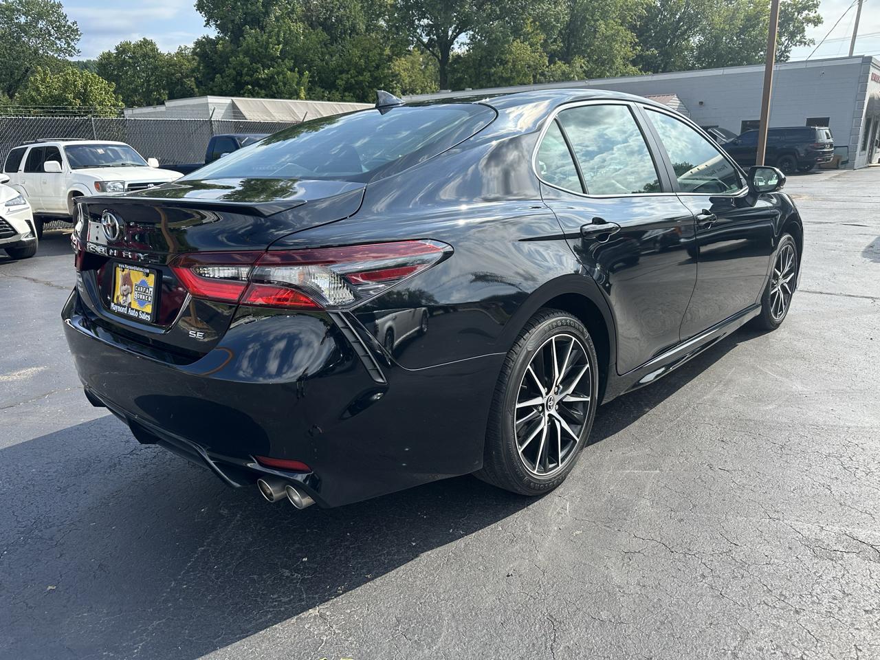 Toyota Camry SE 2022