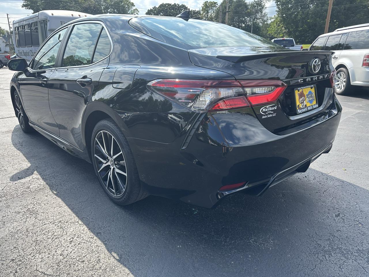 Toyota Camry SE 2022