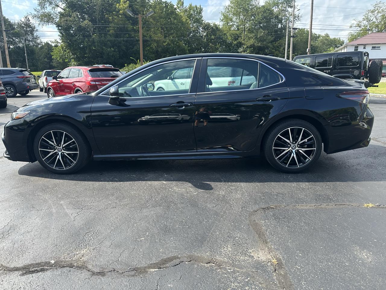 Toyota Camry SE 2022