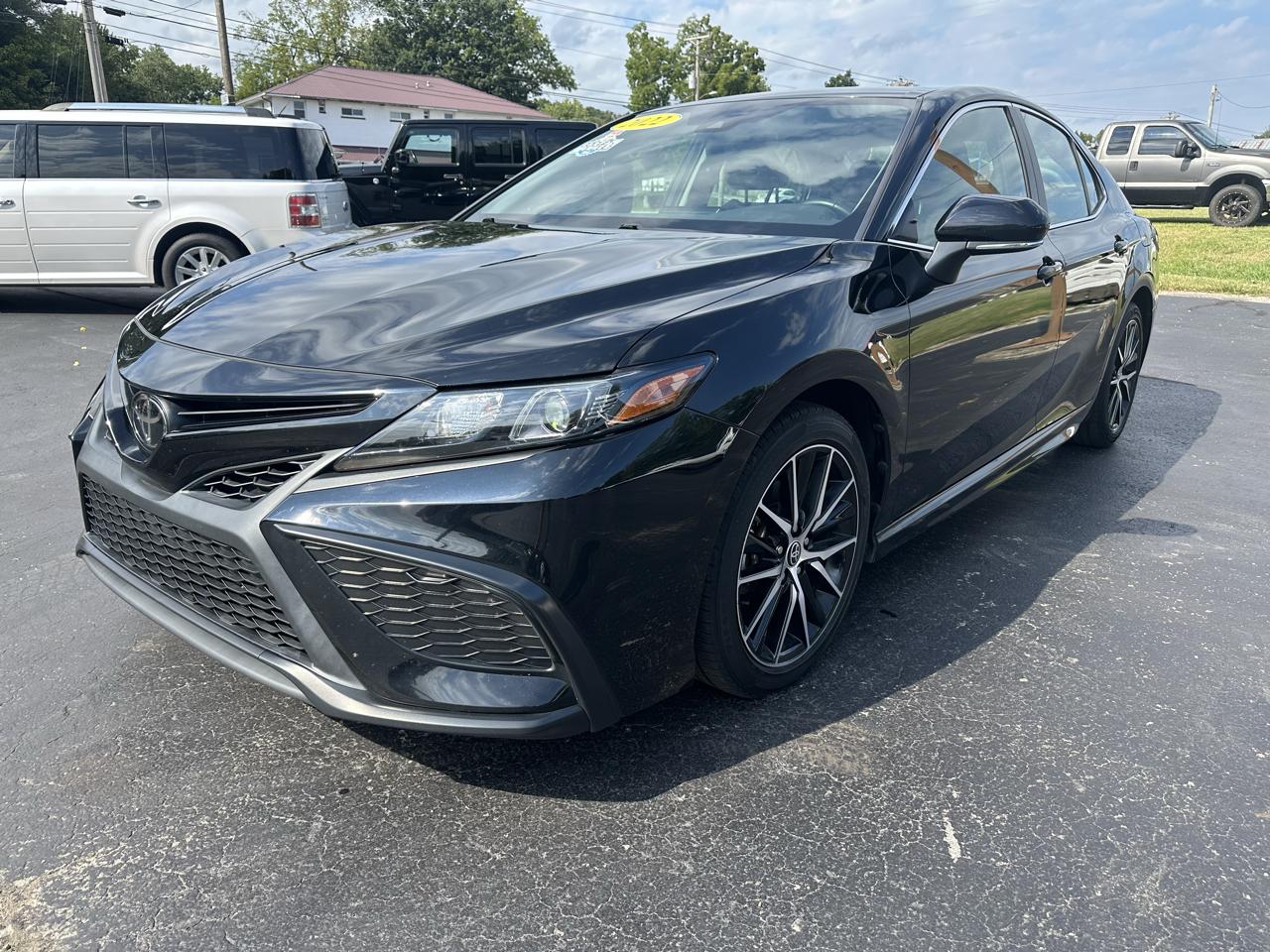 Toyota Camry SE 2022